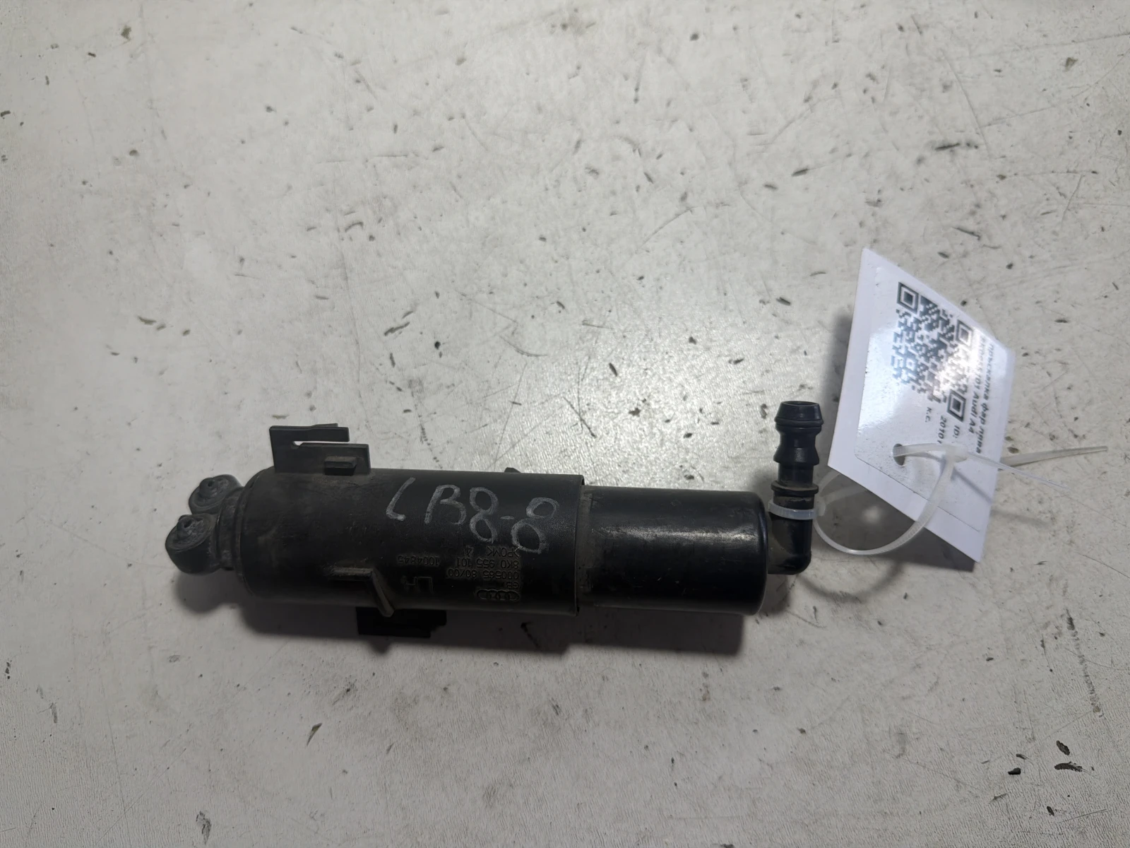 пръскалка фар лява 8K0955101 Audi A4