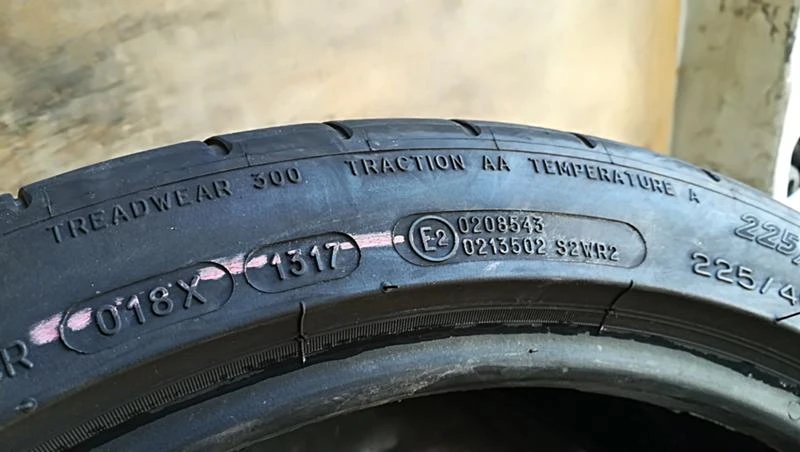 Гуми Летни 225/40R18, снимка 7 - Гуми и джанти - 25611858