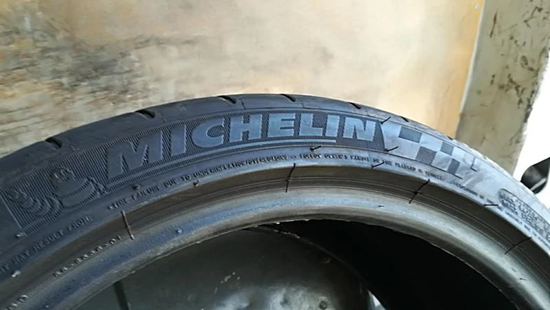 Гуми Летни 225/40R18, снимка 5 - Гуми и джанти - 25611858