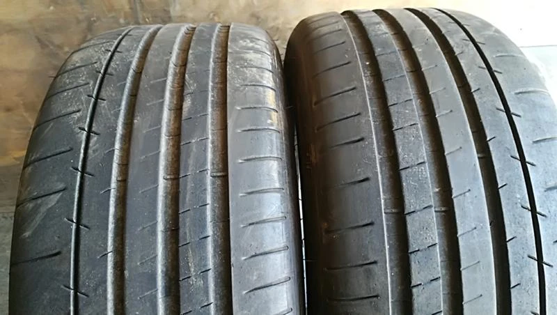 Гуми Летни 225/40R18, снимка 1 - Гуми и джанти - 25611858