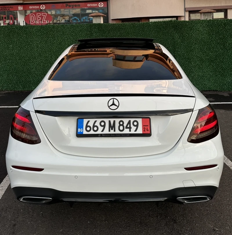 Mercedes-Benz E 350 AMG/9G-TRONIC/PANORAMA/BURMESTER/БЯЛА ПЕРЛА/, снимка 4 - Автомобили и джипове - 48985299