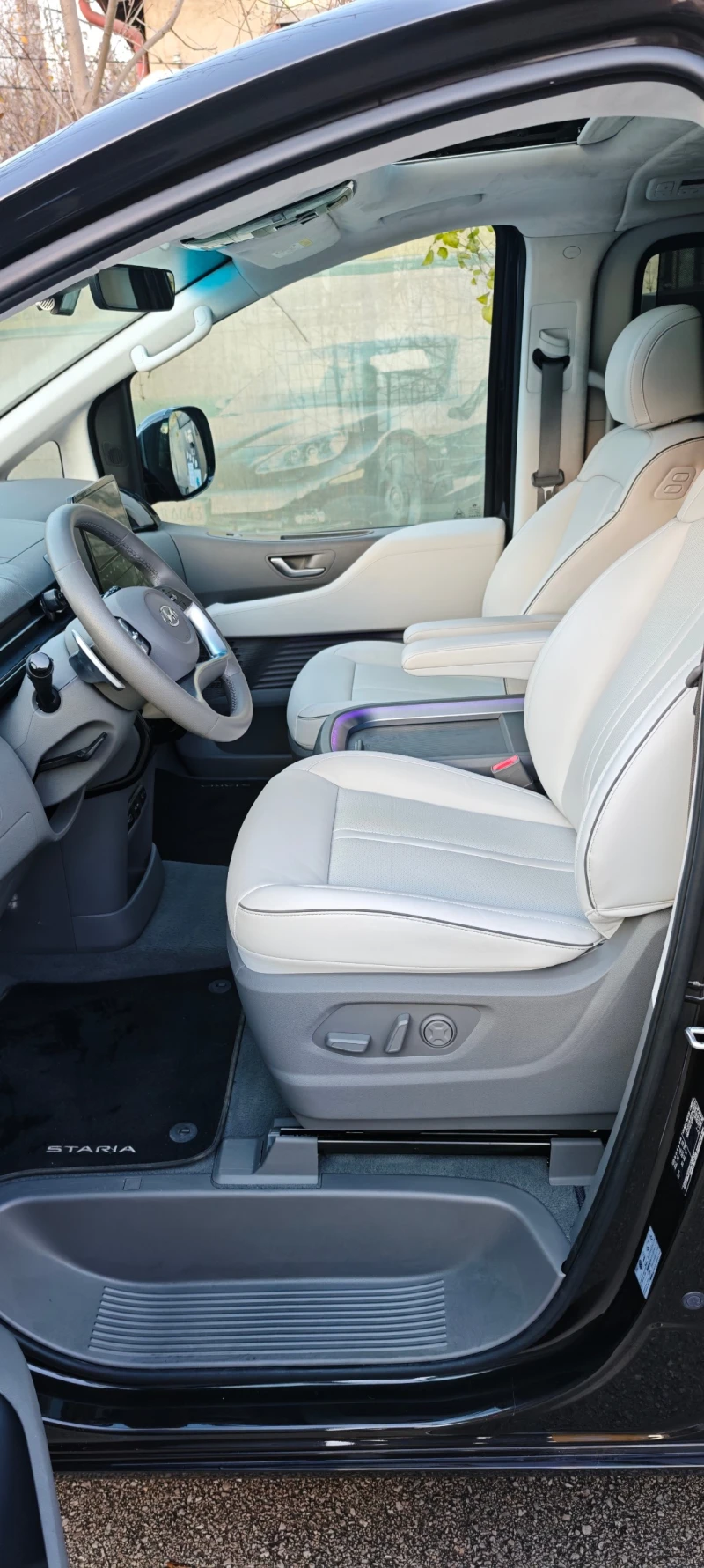 Hyundai Staria Premium, снимка 17 - Автомобили и джипове - 53393162