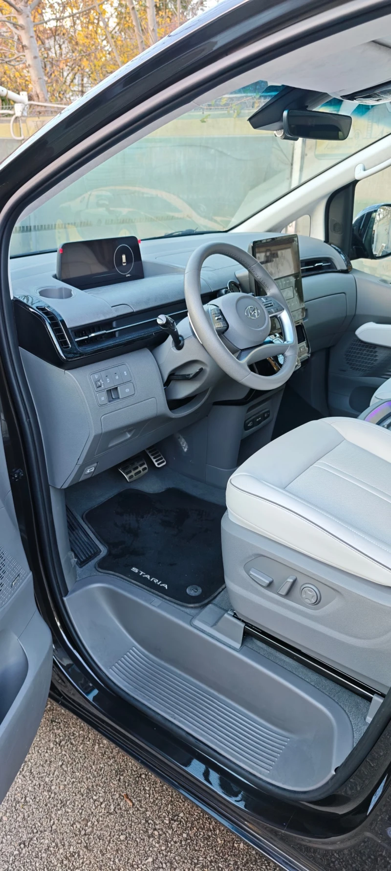 Hyundai Staria Premium, снимка 16 - Автомобили и джипове - 53393162