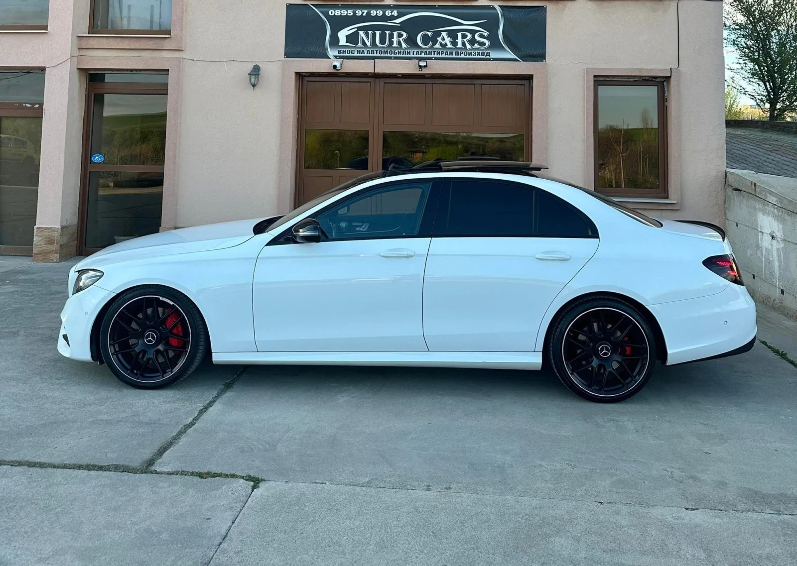 Mercedes-Benz E 350 AMG/9G-TRONIC/PANORAMA/BURMESTER/БЯЛА ПЕРЛА/ - изображение 8