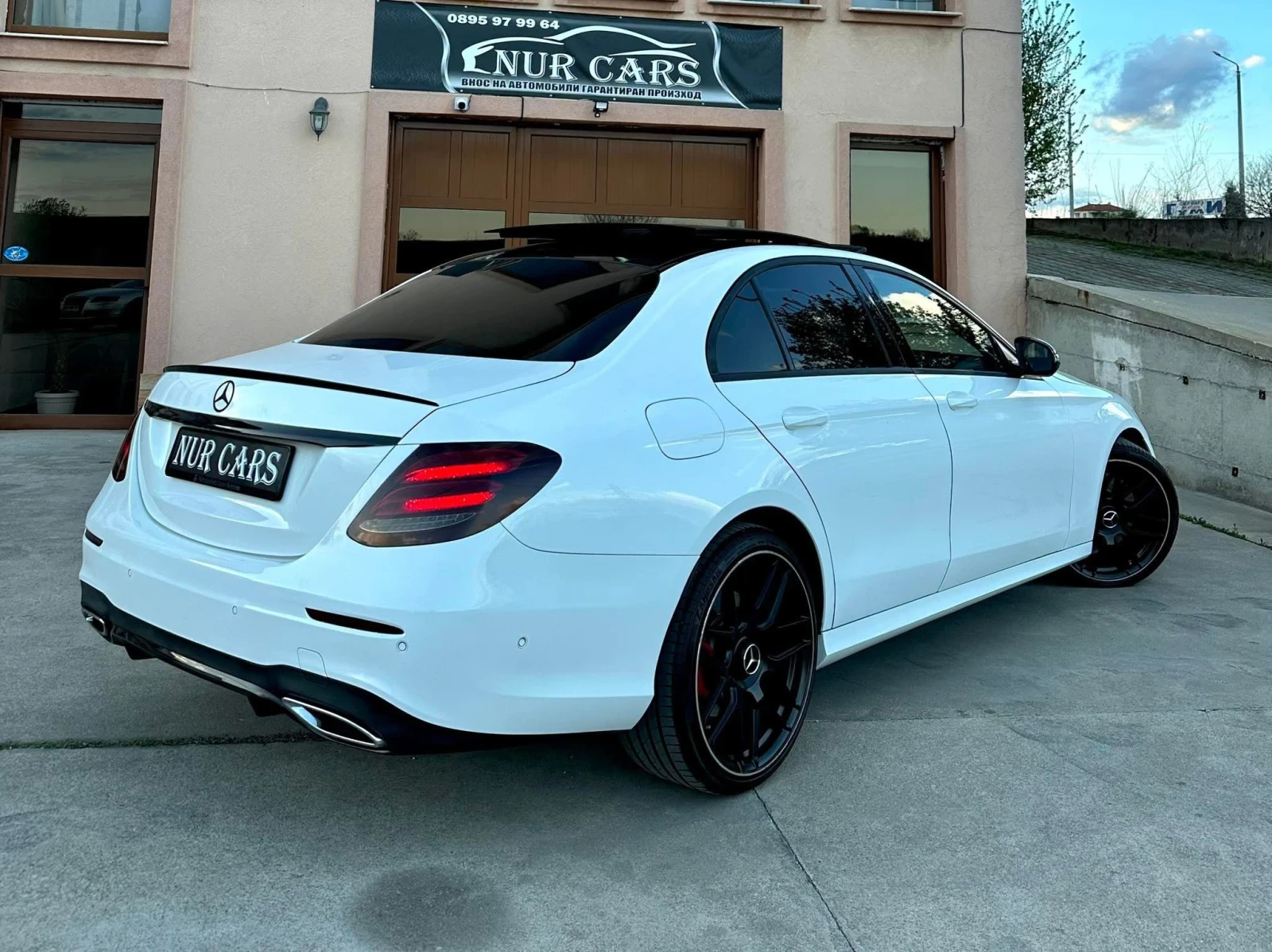 Mercedes-Benz E 350 AMG/9G-TRONIC/PANORAMA/BURMESTER/БЯЛА ПЕРЛА/ - изображение 2