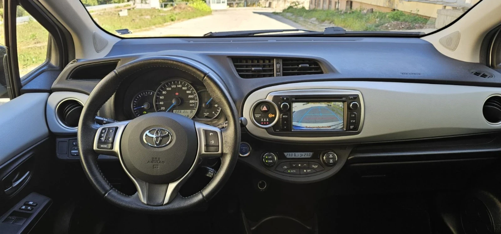 Toyota Yaris 1.5 Hybrid  - изображение 8
