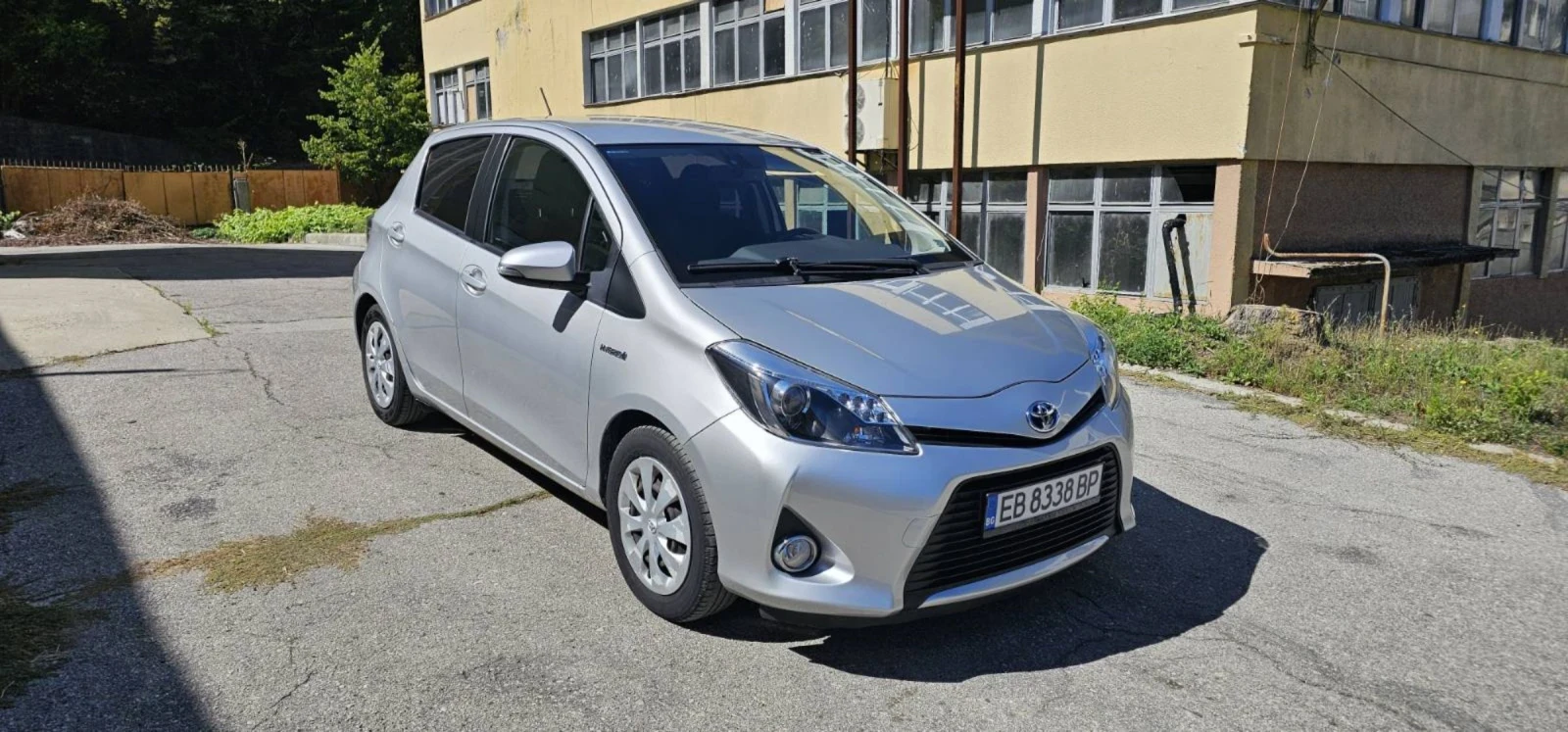 Toyota Yaris 1.5 Hybrid  - изображение 2