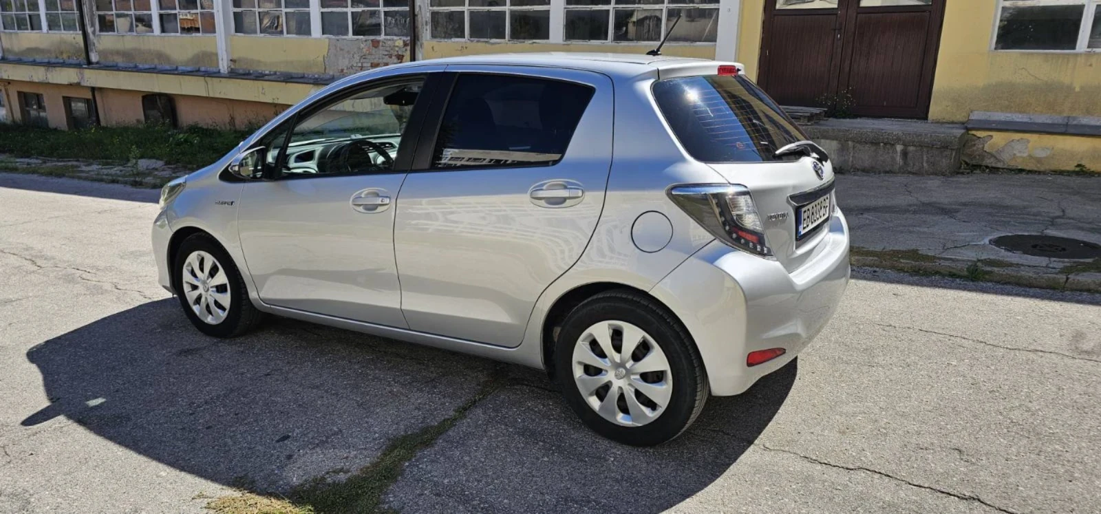 Toyota Yaris 1.5 Hybrid  - изображение 4