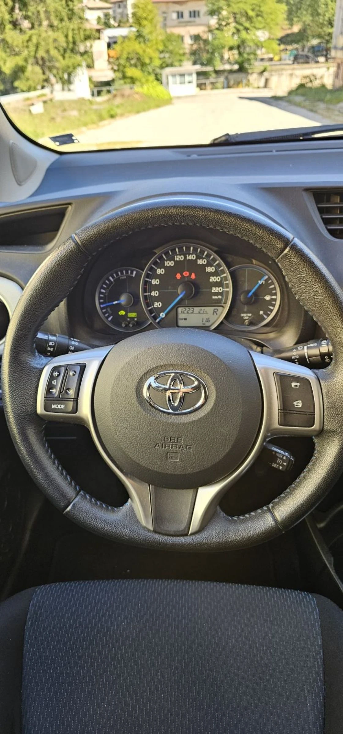 Toyota Yaris 1.5 Hybrid  - изображение 9