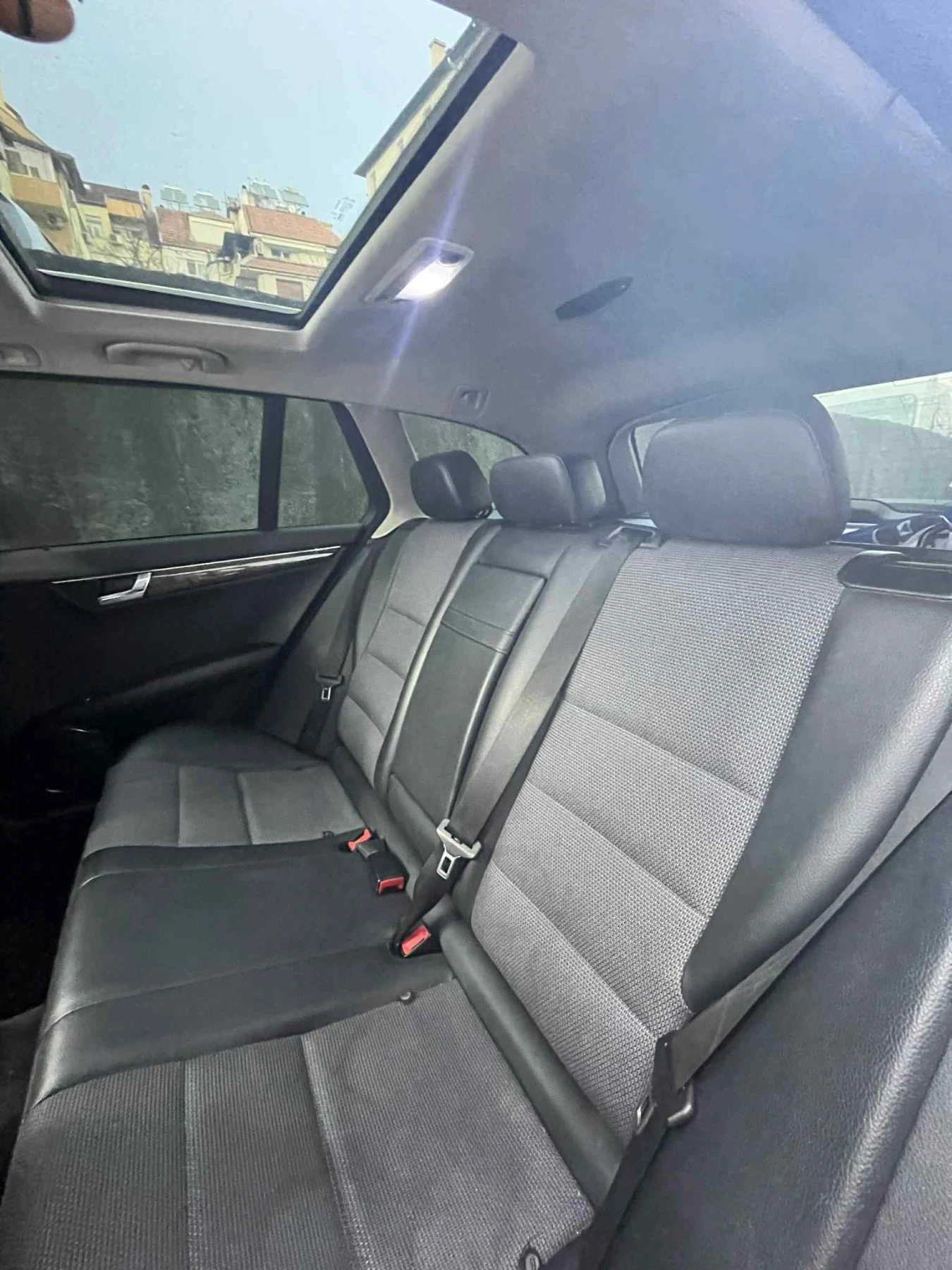 Mercedes-Benz C 220, снимка 7 - Автомобили и джипове - 53801484