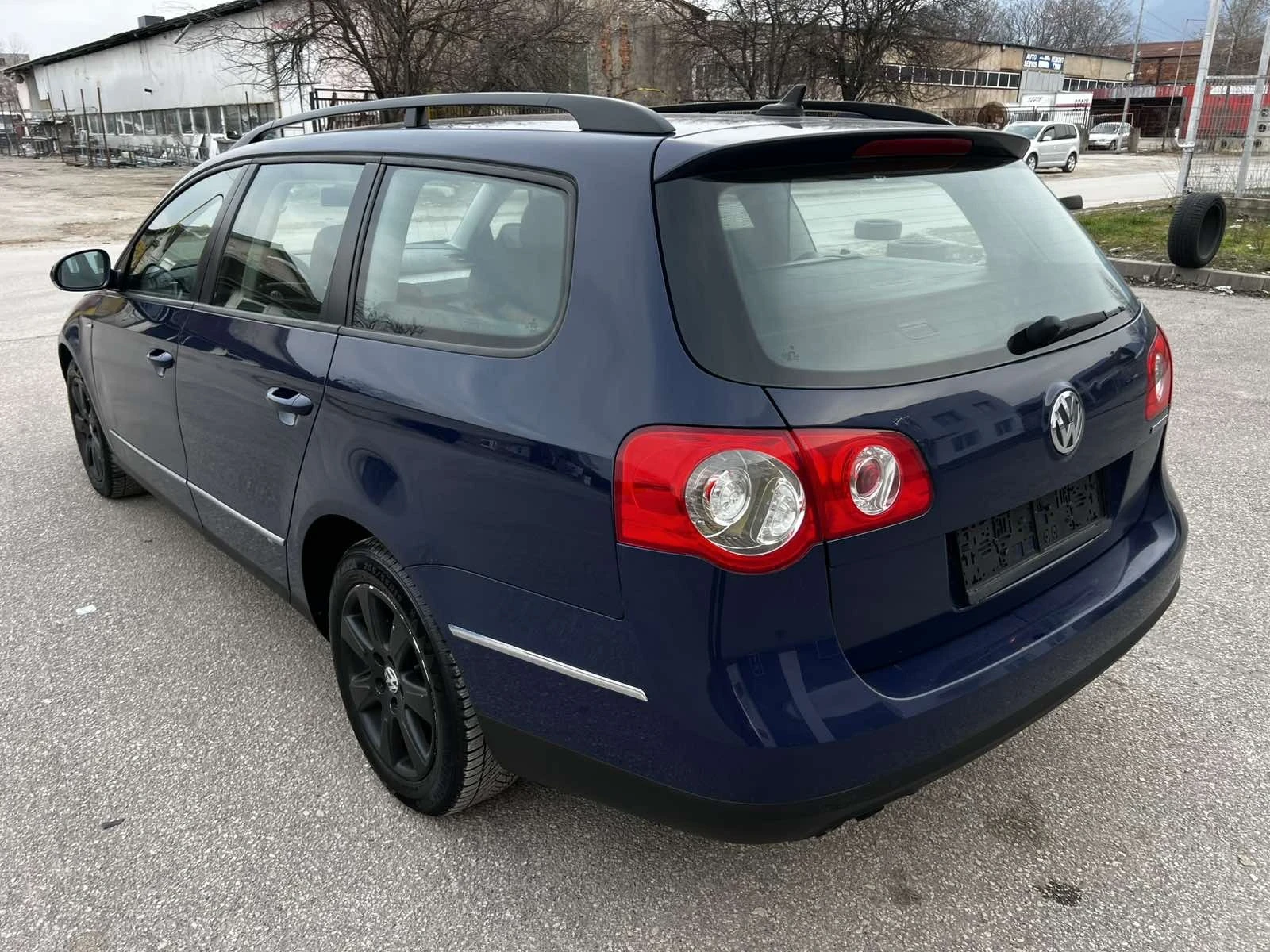 VW Passat 1.9 105.кс * * климатик LUEMOTION, снимка 4 - Автомобили и джипове - 53859627