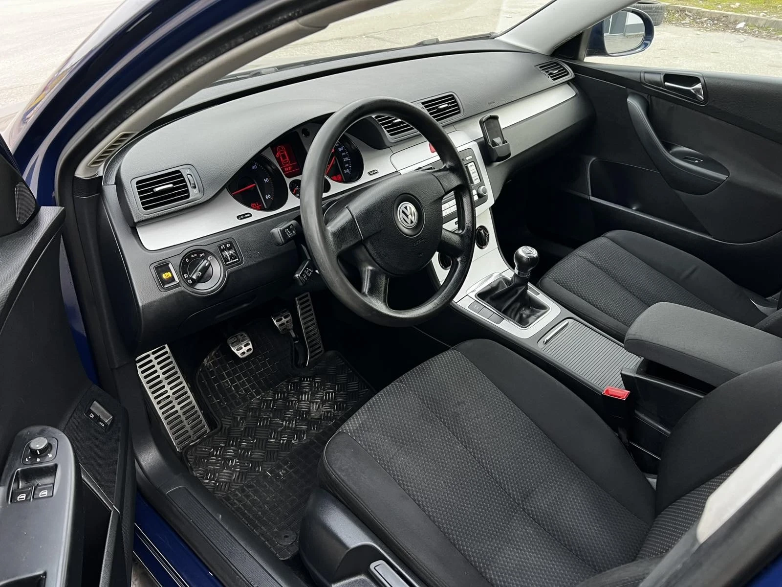 VW Passat 1.9 105.кс * * климатик LUEMOTION, снимка 9 - Автомобили и джипове - 53859627