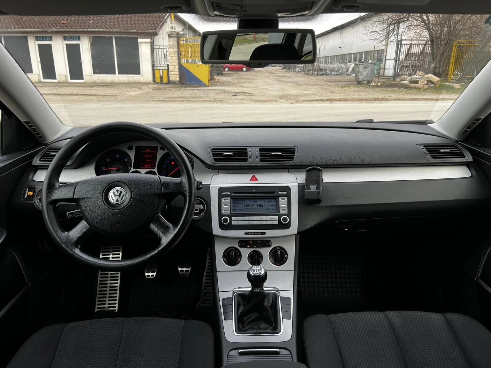 VW Passat 1.9 105.кс * * климатик LUEMOTION, снимка 13 - Автомобили и джипове - 53859627
