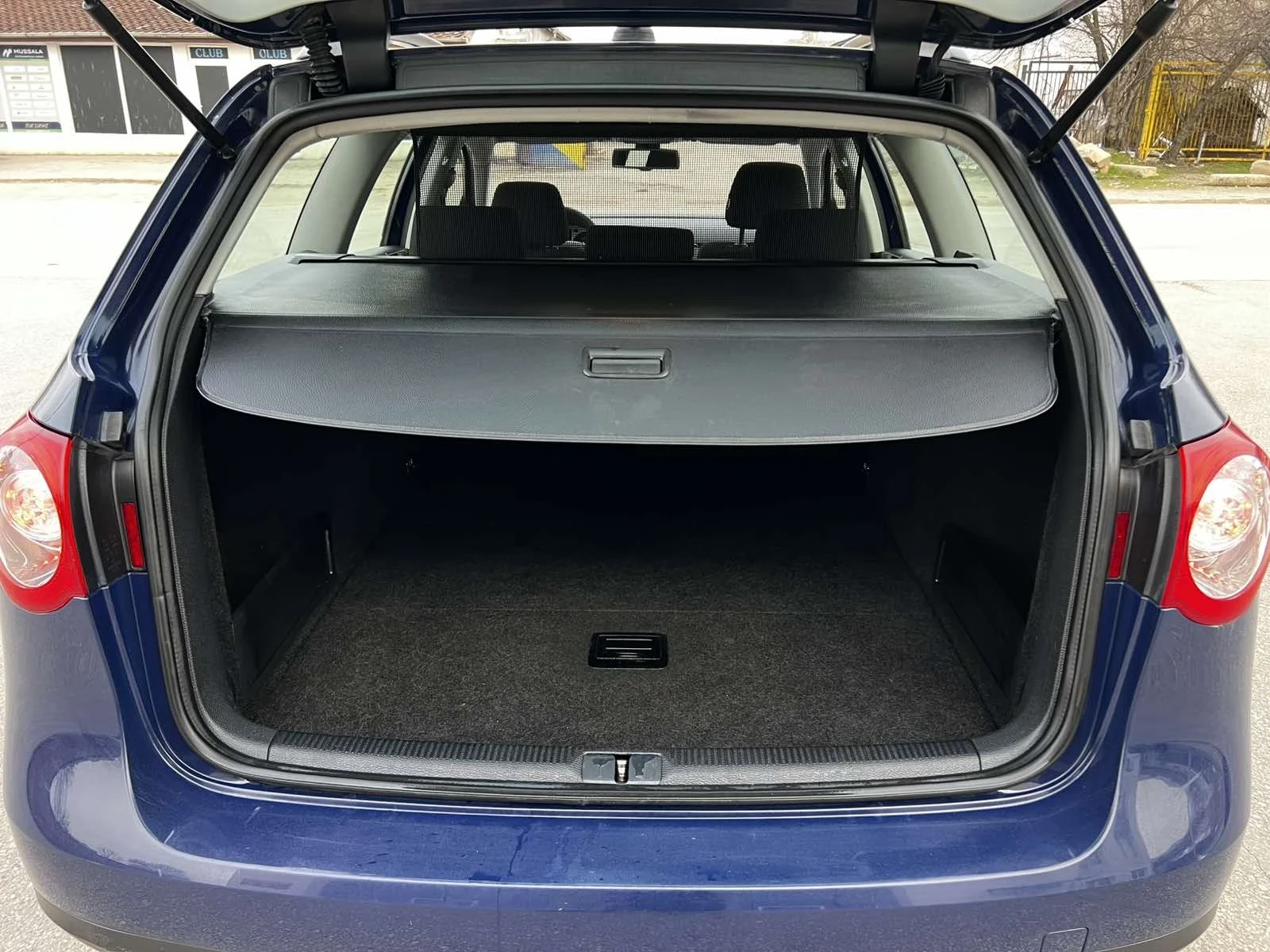 VW Passat 1.9 105.кс * * климатик LUEMOTION, снимка 15 - Автомобили и джипове - 53859627