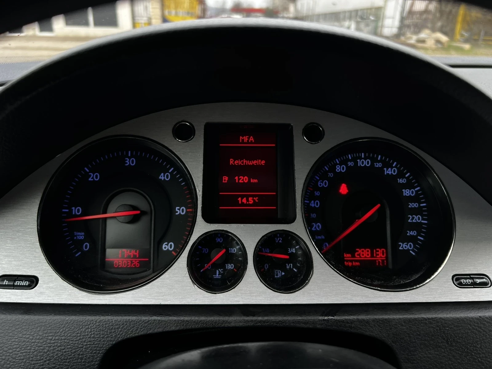 VW Passat 1.9 105.кс * * климатик LUEMOTION, снимка 17 - Автомобили и джипове - 53859627