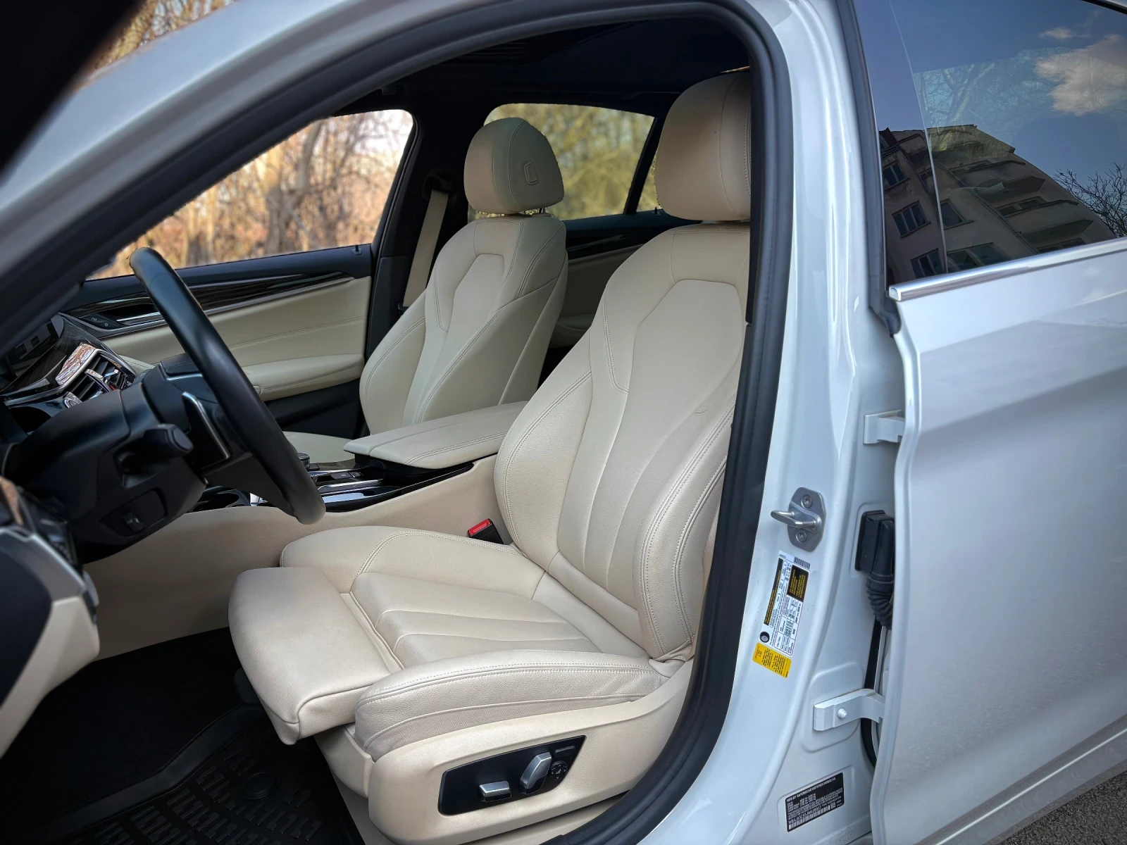 BMW 530 * G30 * SportLine * 252ps * 95000KM!!!, снимка 9 - Автомобили и джипове - 53911953