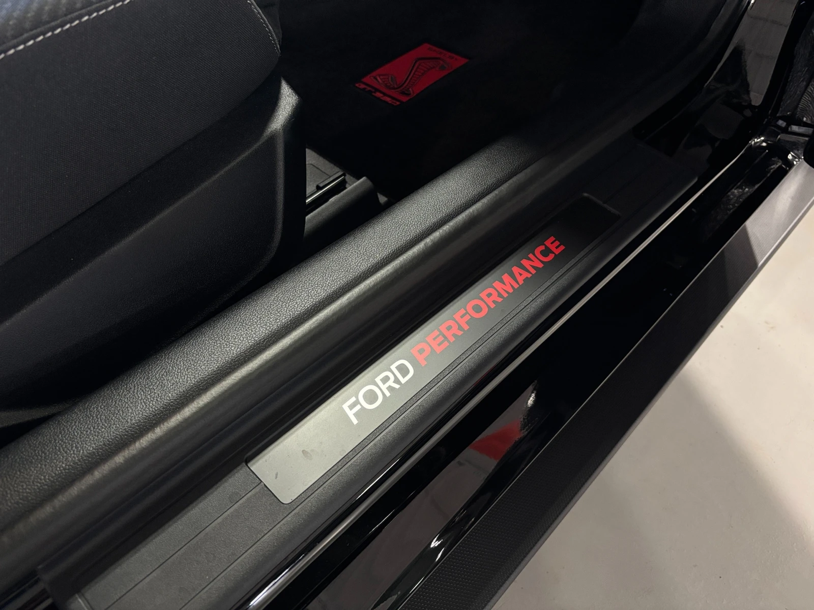 Ford Mustang Shelby GT35 ALCANTAR С РЕГИСТРАЦИЯ И АВТОКРЕДИТ, снимка 16 - Автомобили и джипове - 53990379