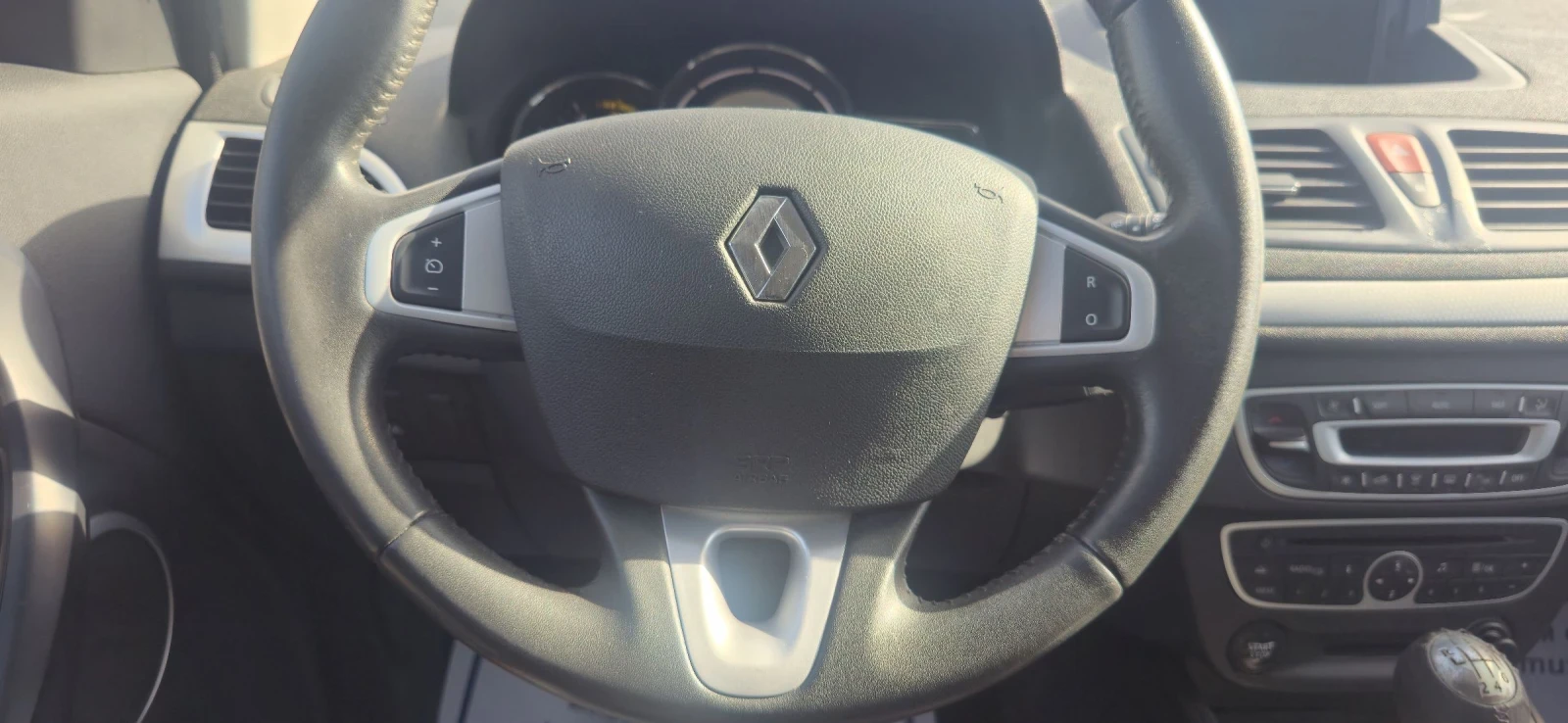 Renault Megane 1.9 dCi, снимка 8 - Автомобили и джипове - 54075337