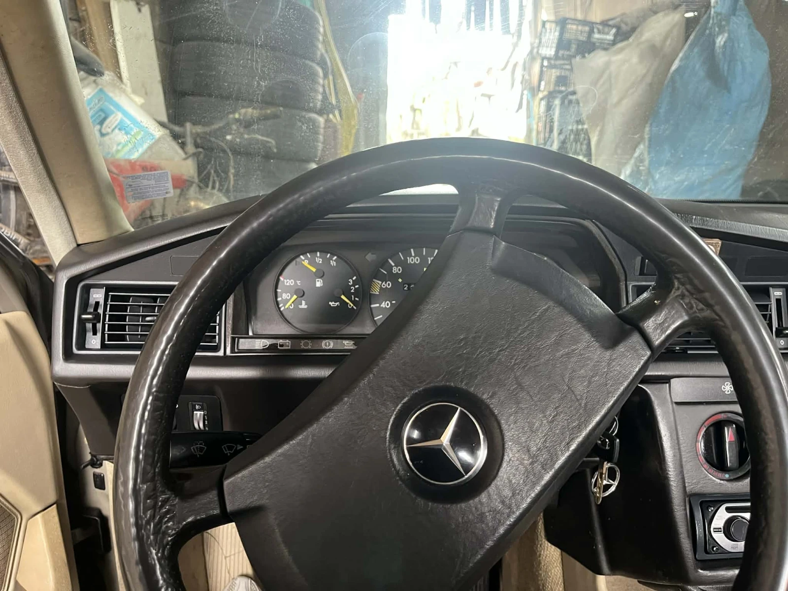 Mercedes-Benz 190, снимка 9 - Автомобили и джипове - 54379224