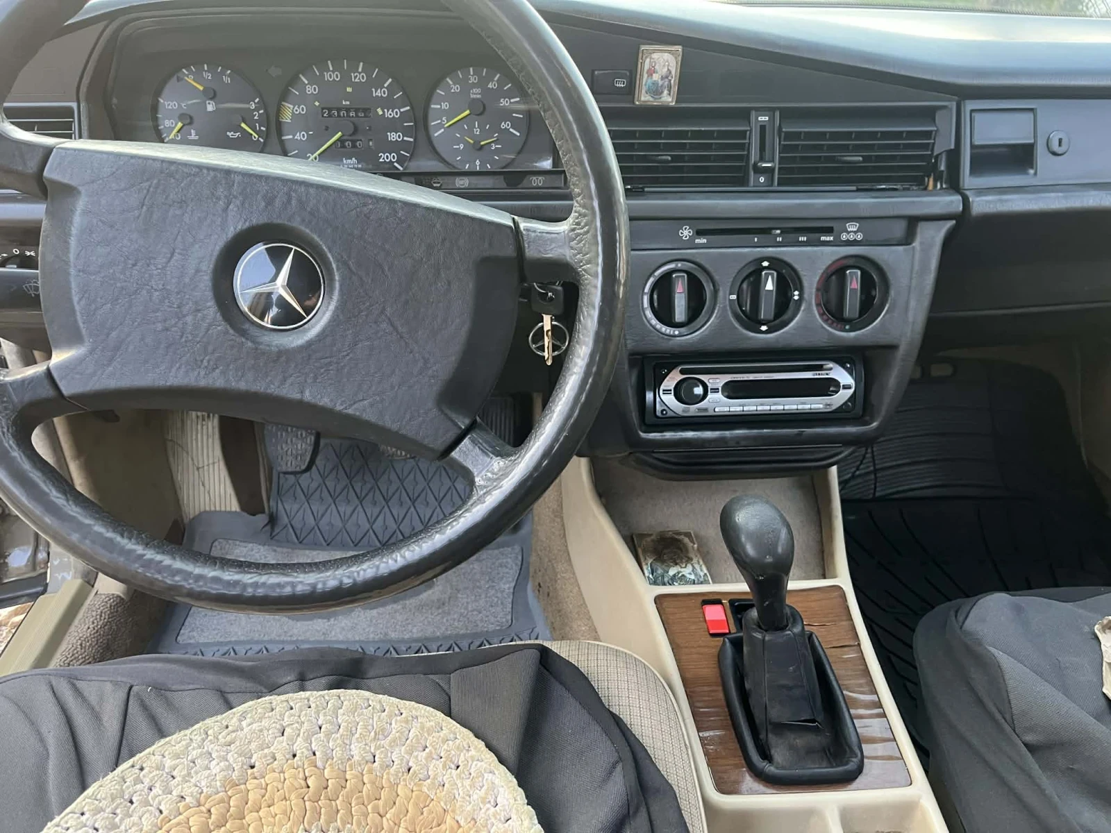 Mercedes-Benz 190, снимка 4 - Автомобили и джипове - 54379224