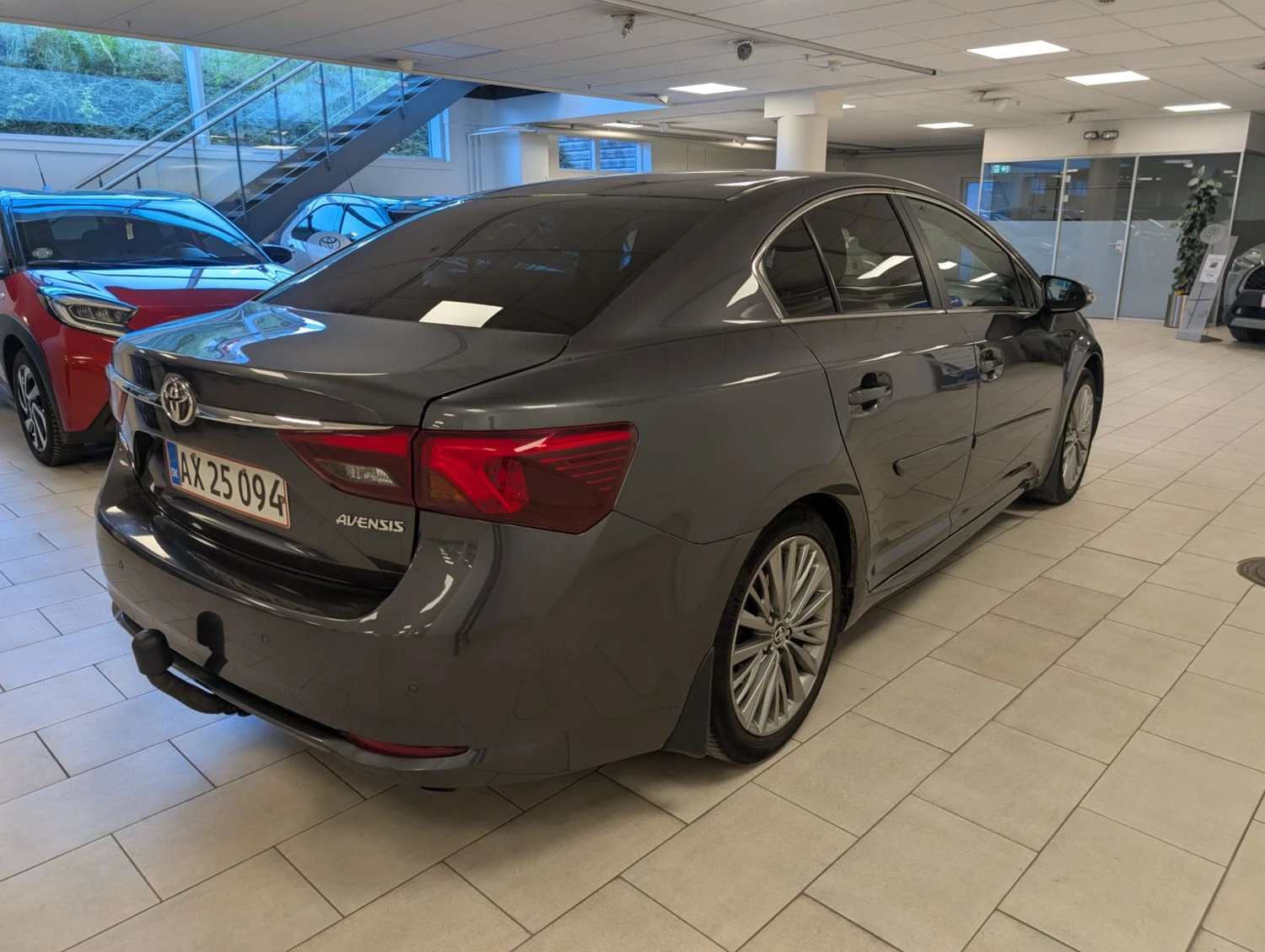 Toyota Avensis 1.8 Бензин, снимка 2 - Автомобили и джипове - 55098410