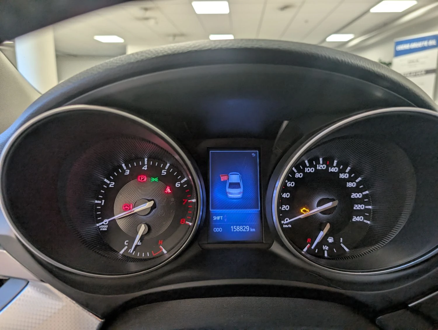 Toyota Avensis 1.8 Бензин, снимка 4 - Автомобили и джипове - 55098410
