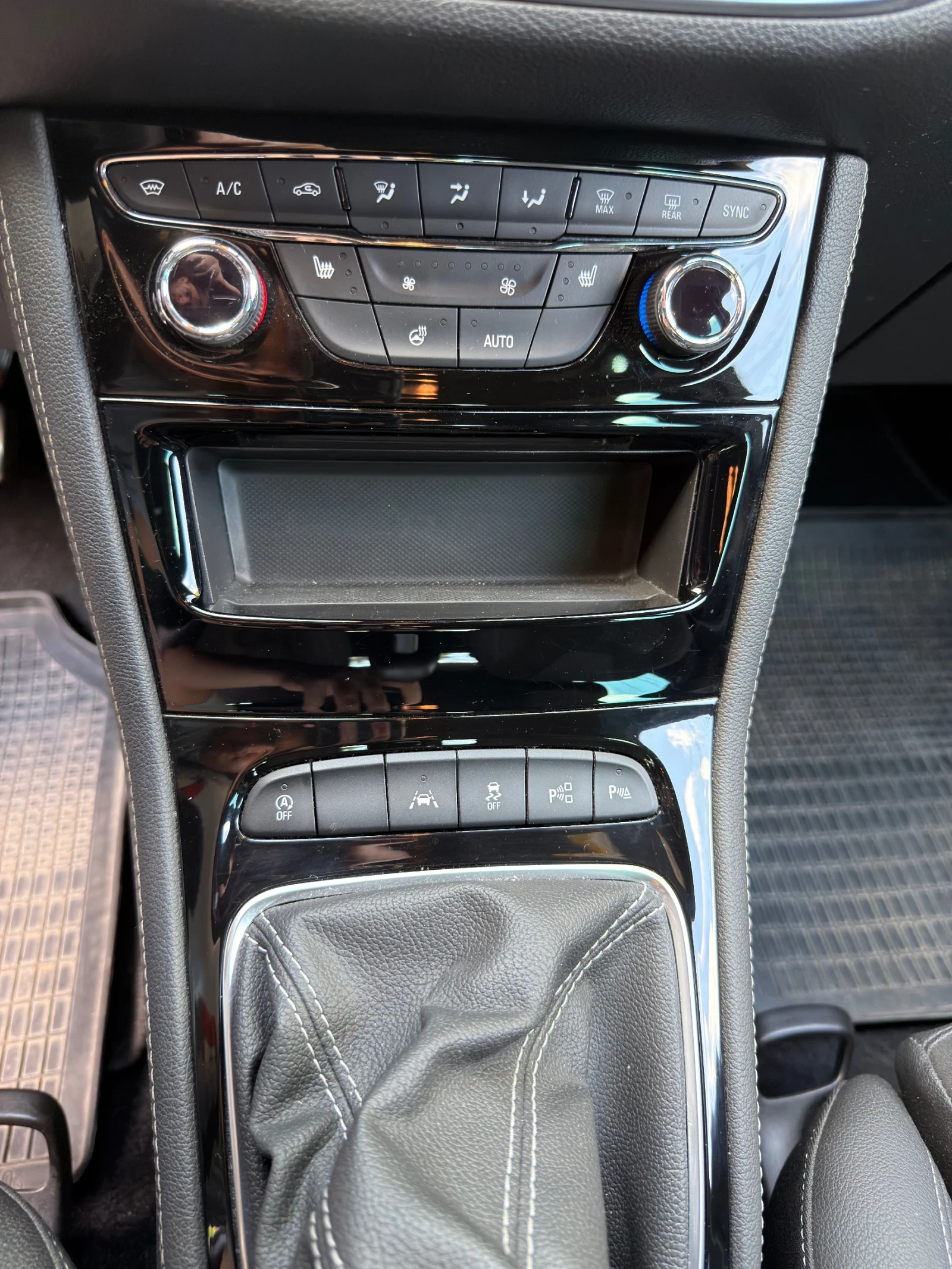 Opel Astra 1.2i Keyless Каско, снимка 12 - Автомобили и джипове - 55406752