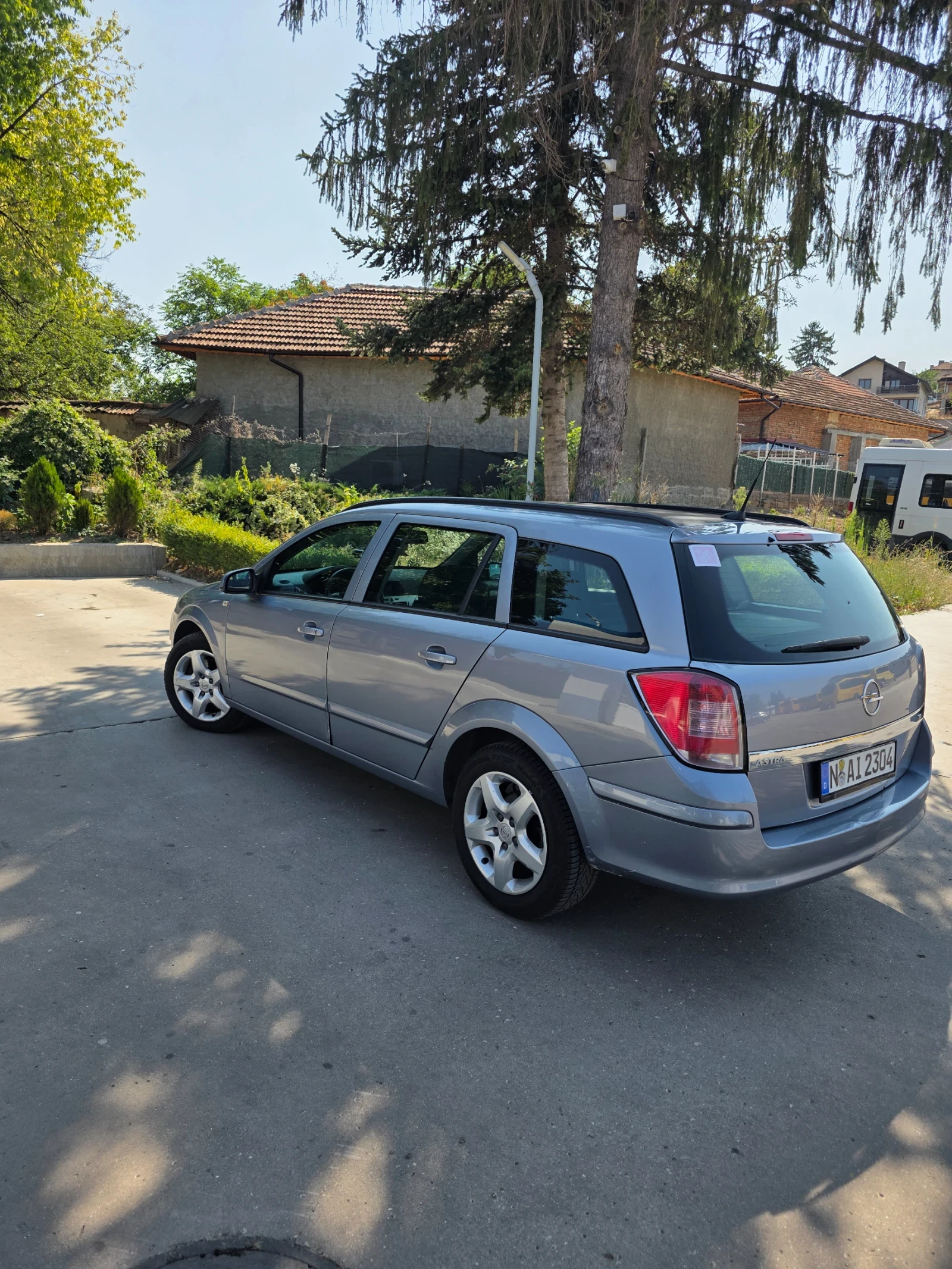 Opel Astra 1.9 CDTI, снимка 5 - Автомобили и джипове - 55606259