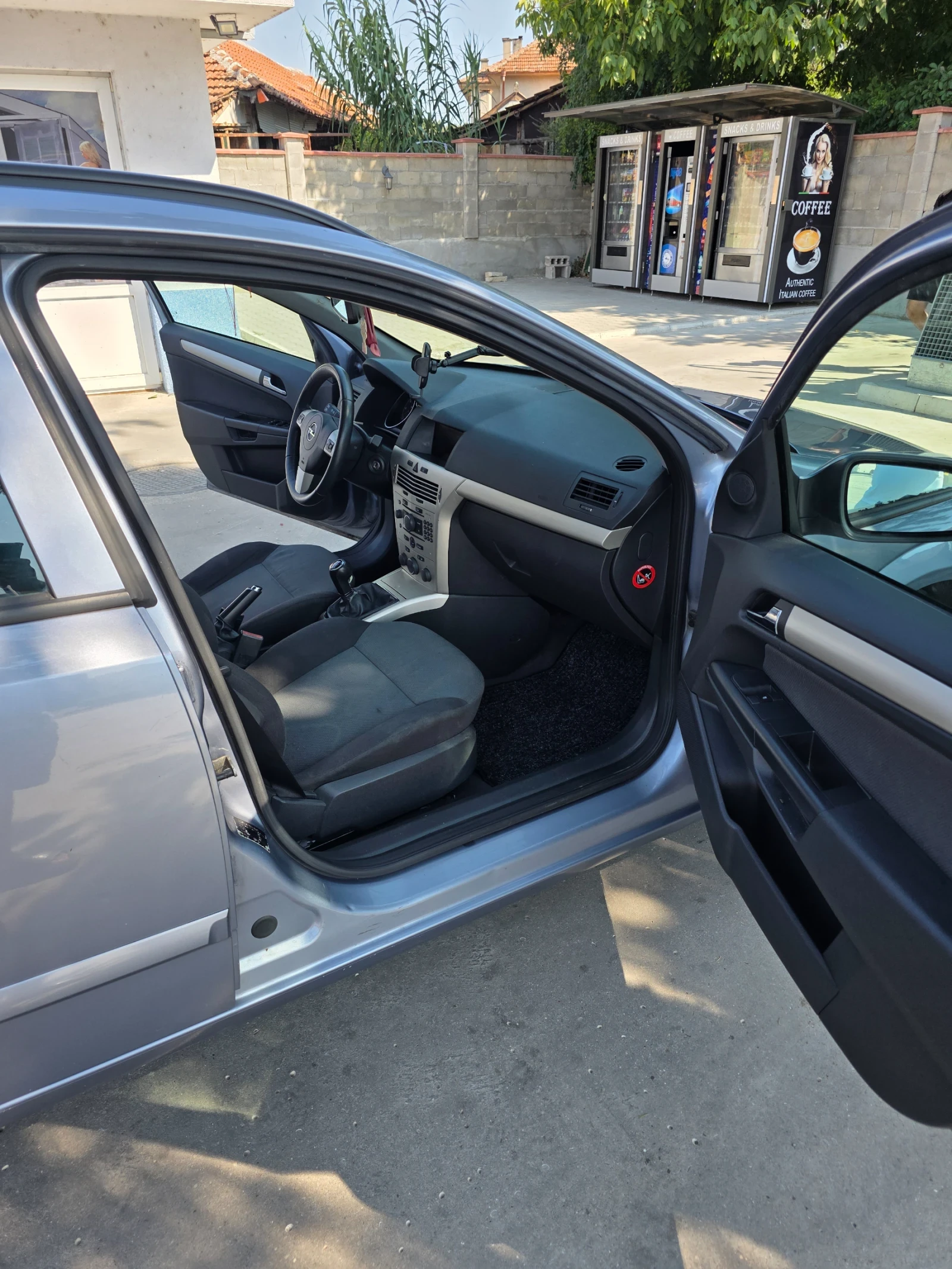 Opel Astra 1.9 CDTI, снимка 12 - Автомобили и джипове - 55606259