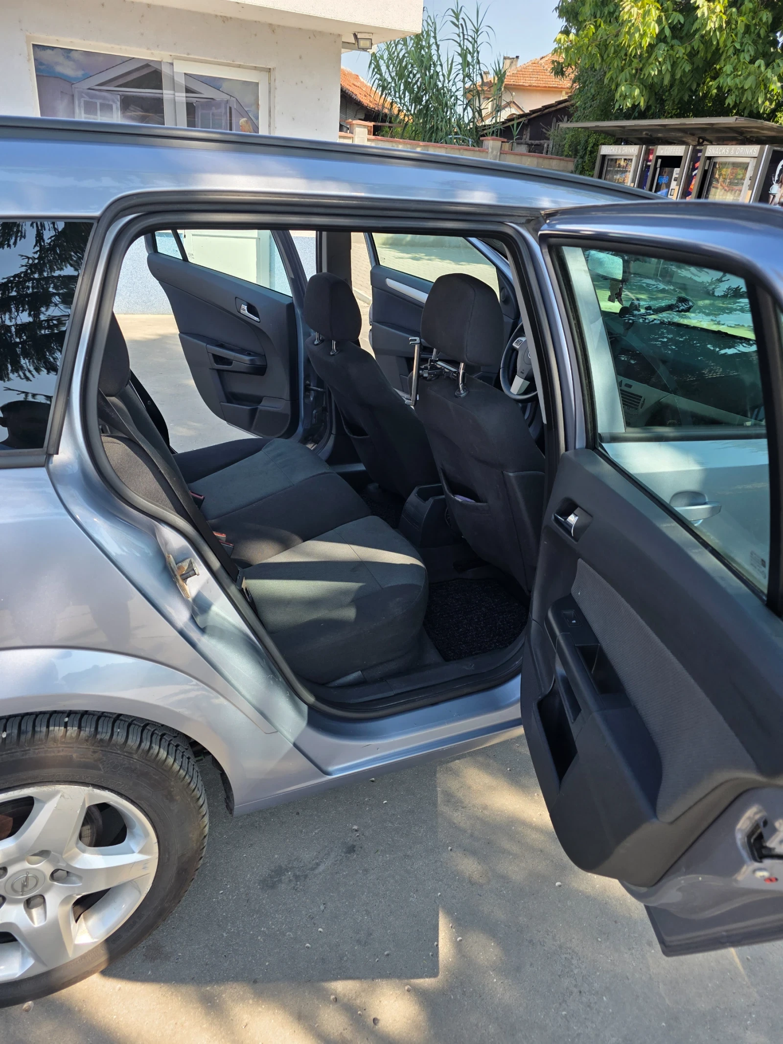 Opel Astra 1.9 CDTI, снимка 11 - Автомобили и джипове - 55606259