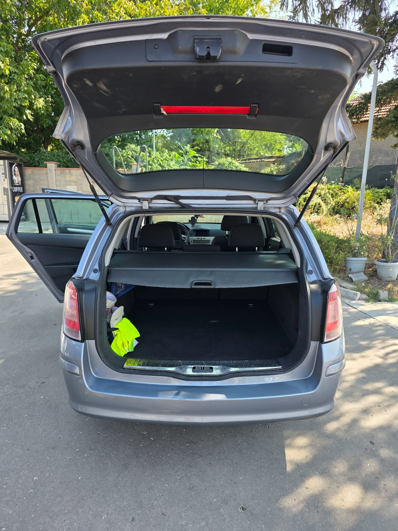 Opel Astra 1.9 CDTI, снимка 10 - Автомобили и джипове - 55606259