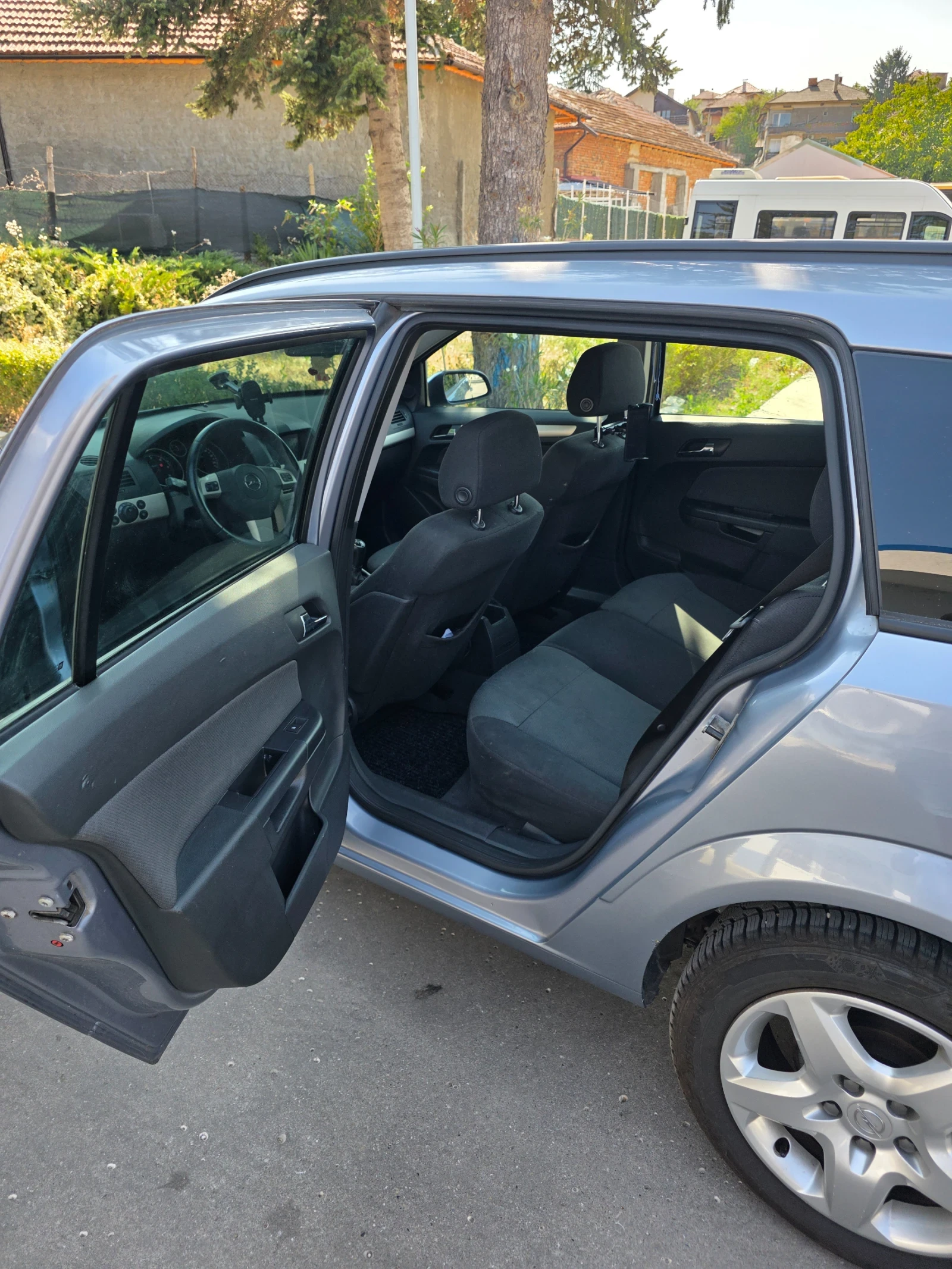 Opel Astra 1.9 CDTI, снимка 9 - Автомобили и джипове - 55606259