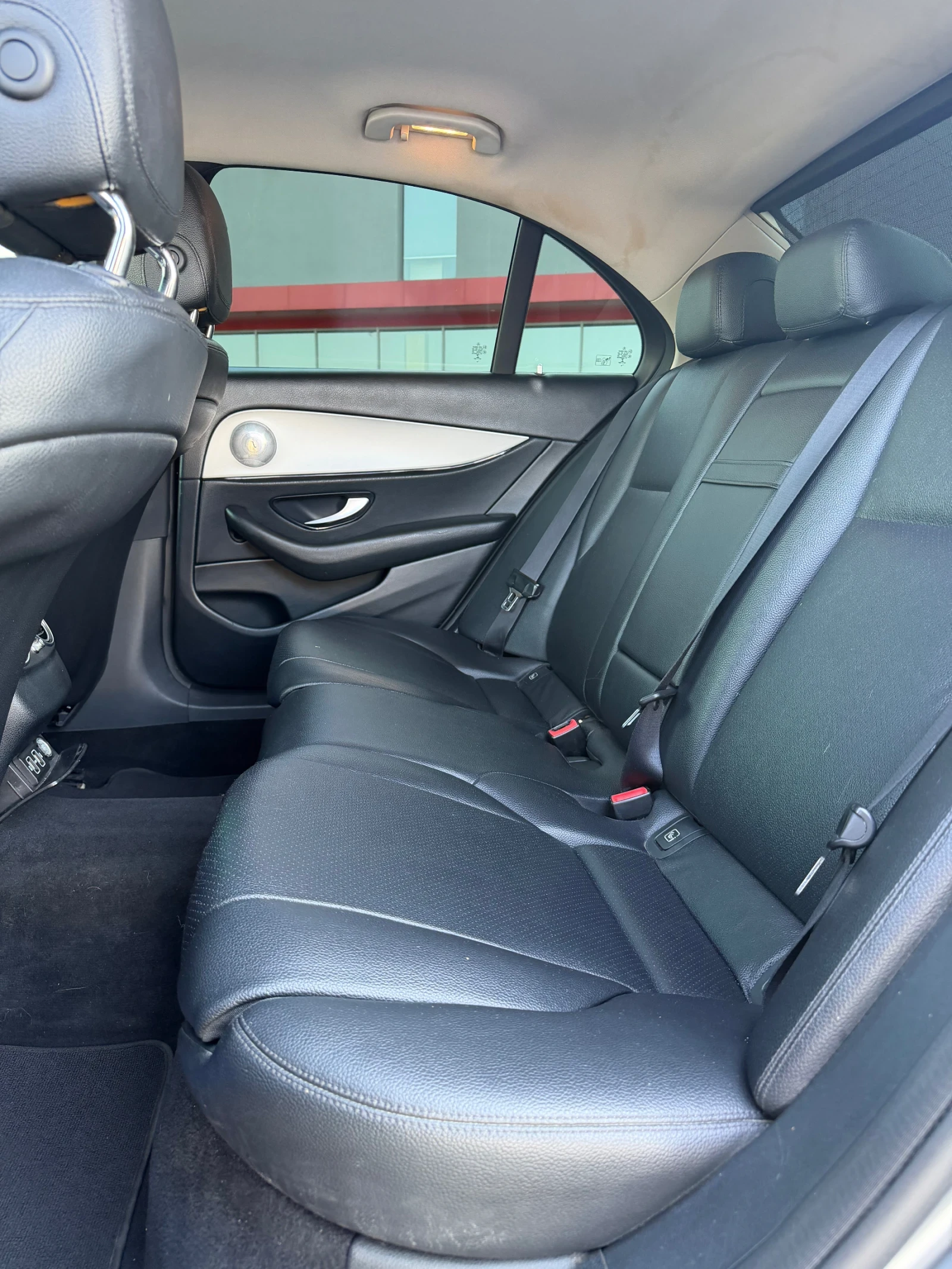 Mercedes-Benz E 220, снимка 15 - Автомобили и джипове - 55768560