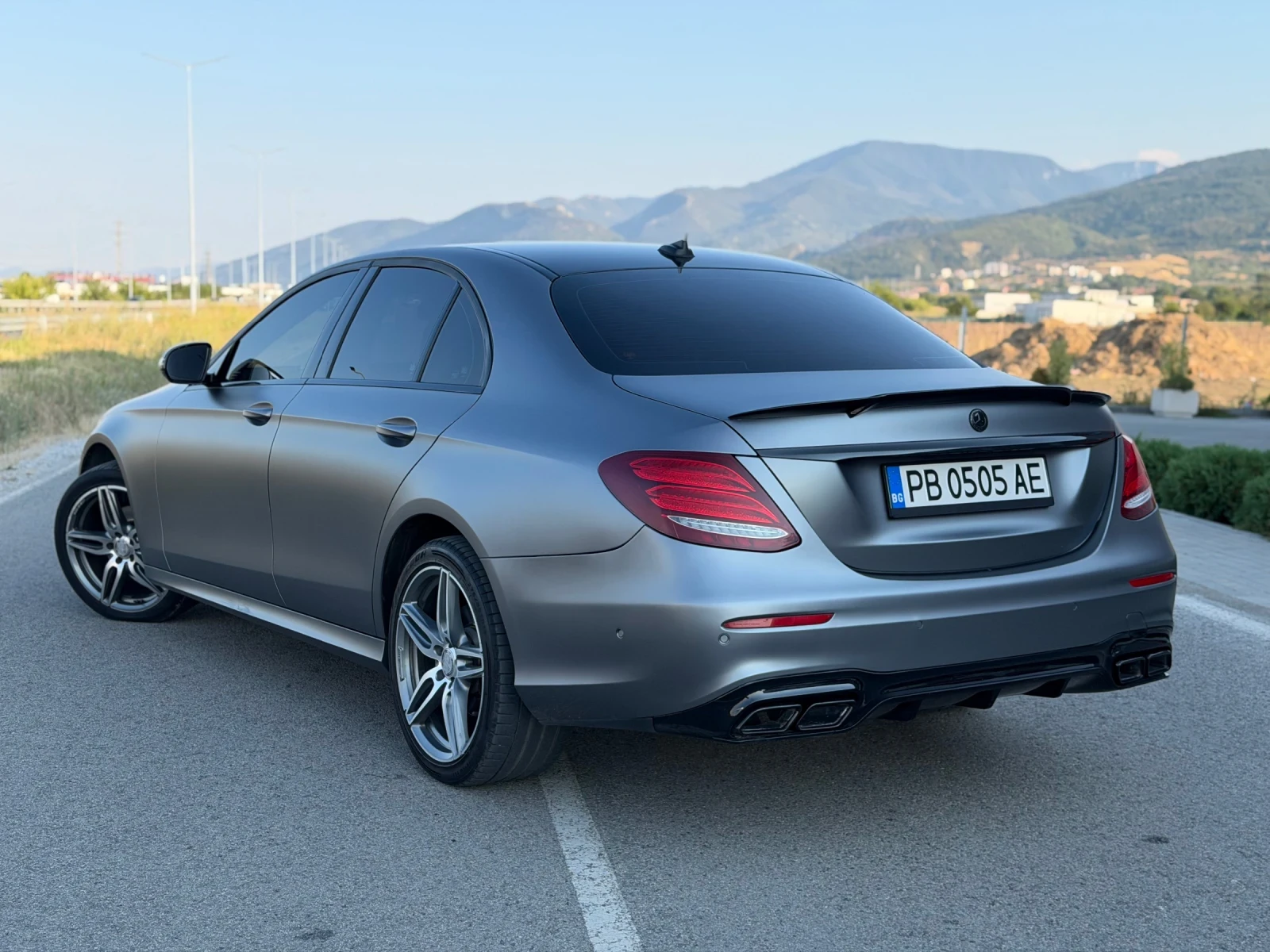 Mercedes-Benz E 220, снимка 3 - Автомобили и джипове - 55768560