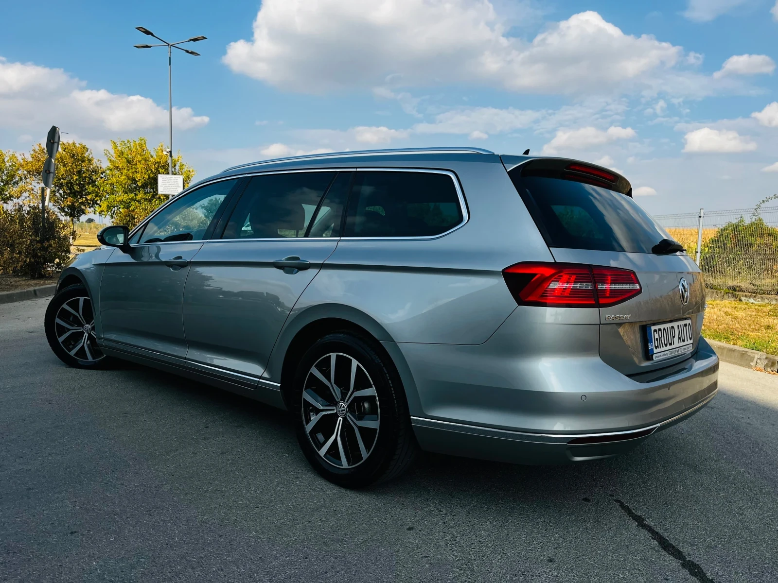 VW Passat 2, 0TDI-150k.c/DIGITAL/LED/NAVI/ПАНОРАМА/КОЖА/РЪЧК, снимка 4 - Автомобили и джипове - 55826698