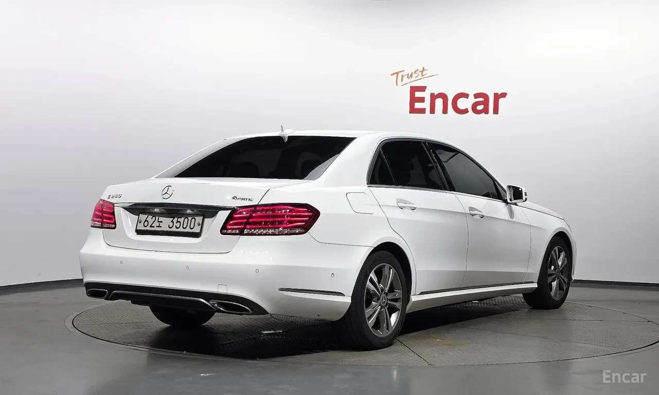 Mercedes-Benz E 220, снимка 2 - Автомобили и джипове - 56104919