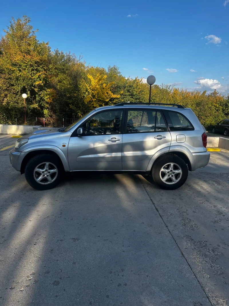 Toyota Rav4 2.0 D4D, снимка 6 - Автомобили и джипове - 47777932