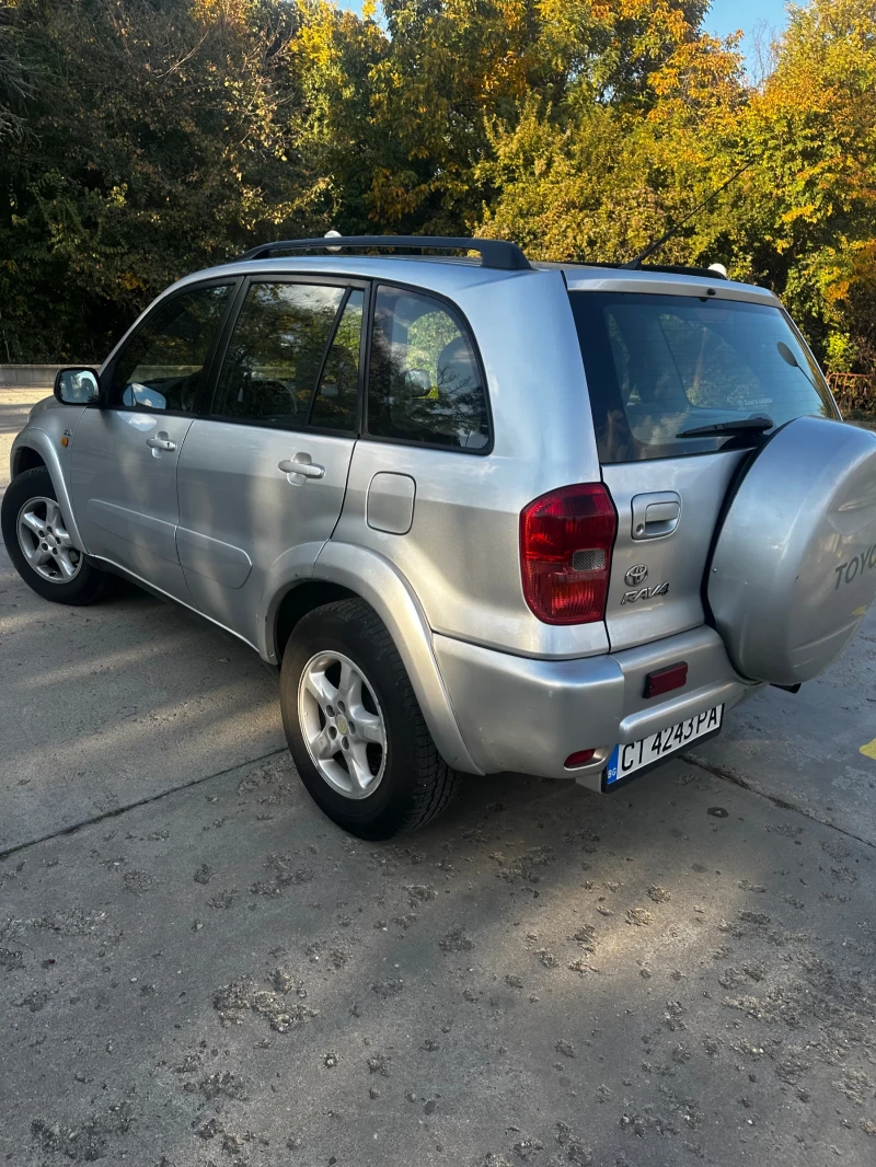 Toyota Rav4 2.0 D4D, снимка 4 - Автомобили и джипове - 47777932