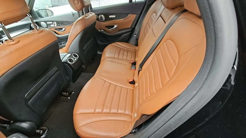 Mercedes-Benz GLC 43 AMG 4Matic* PANO* NAVI* KEYLESS* ЗАДНА КАМЕРА, снимка 7 - Автомобили и джипове - 48404008