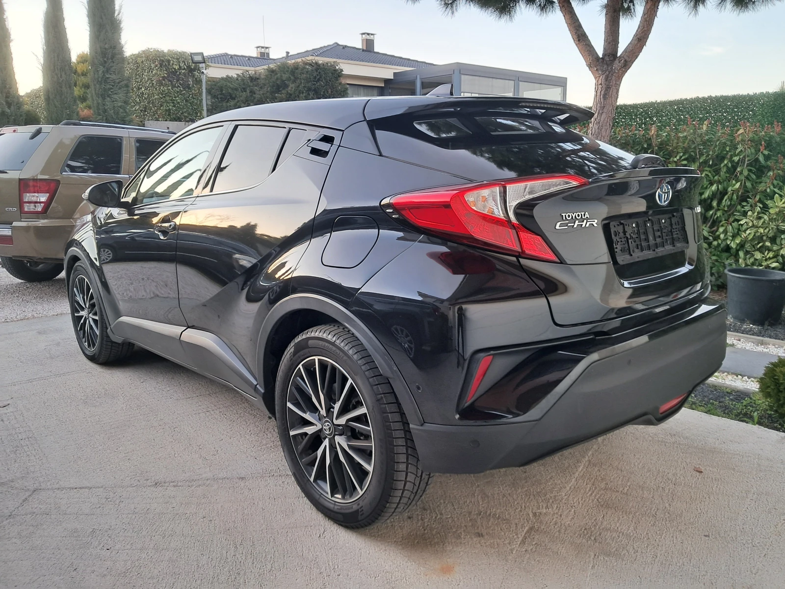 Toyota C-HR 91000 км.КАТО НОВА, снимка 4 - Автомобили и джипове - 53815615