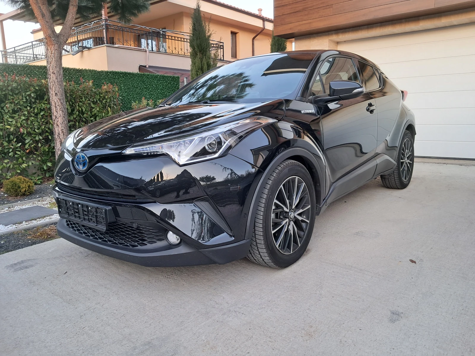 Toyota C-HR 91000 км.КАТО НОВА