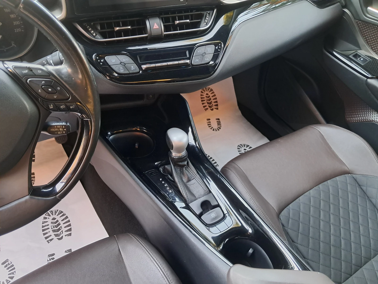 Toyota C-HR 91000 км.КАТО НОВА, снимка 13 - Автомобили и джипове - 53815615