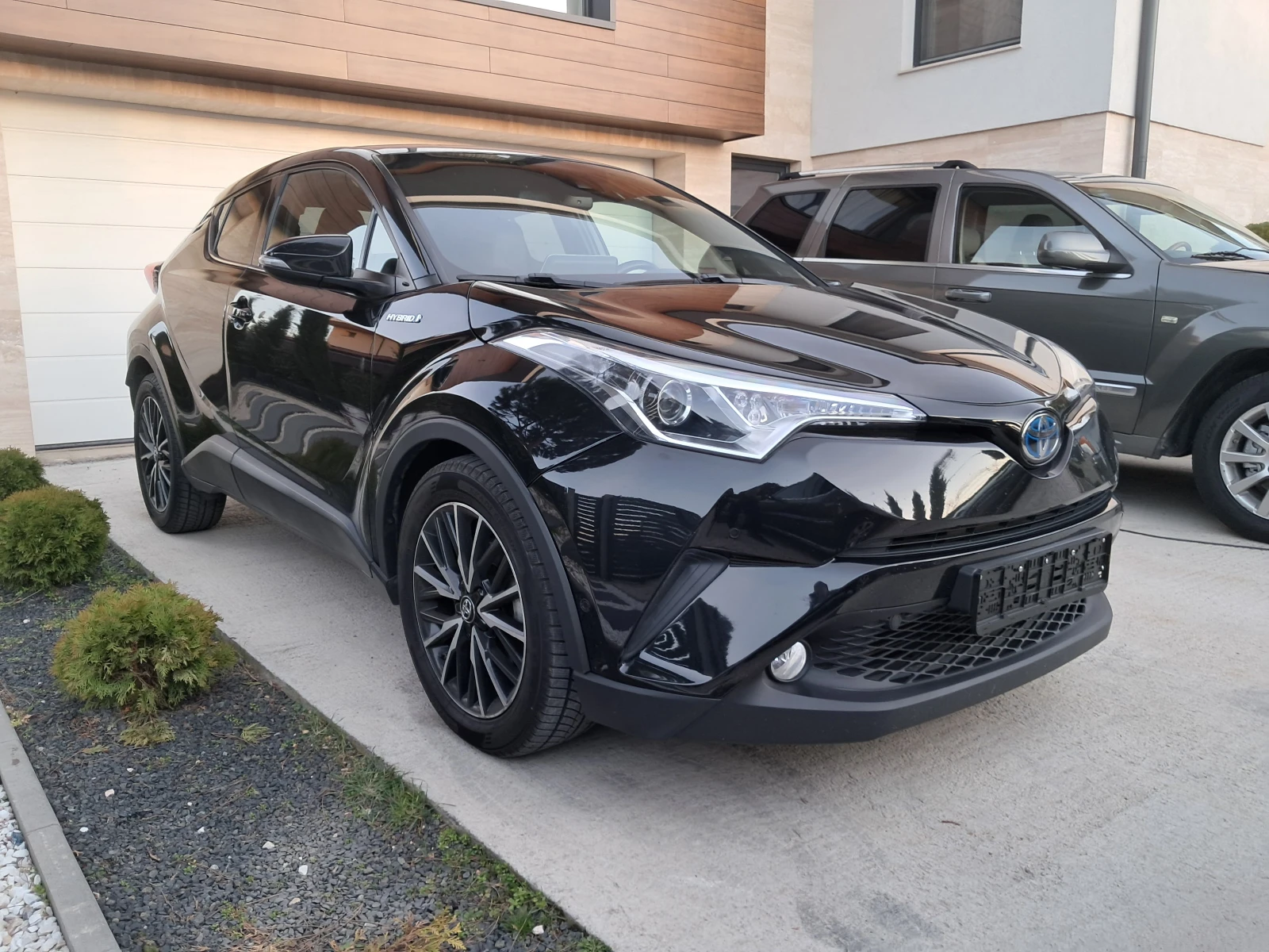 Toyota C-HR 91000 км.КАТО НОВА, снимка 2 - Автомобили и джипове - 53815615