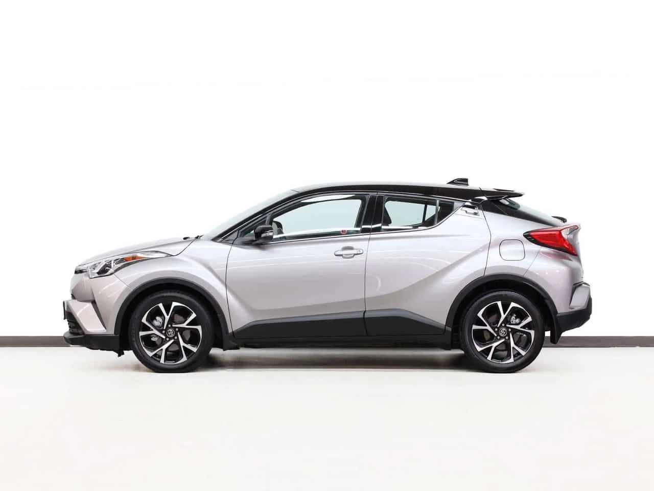 Toyota C-HR LE/XLE/Limited * REMIUM | BSM | ACC | Heated Seats | Mobile.bg � ����������� 5