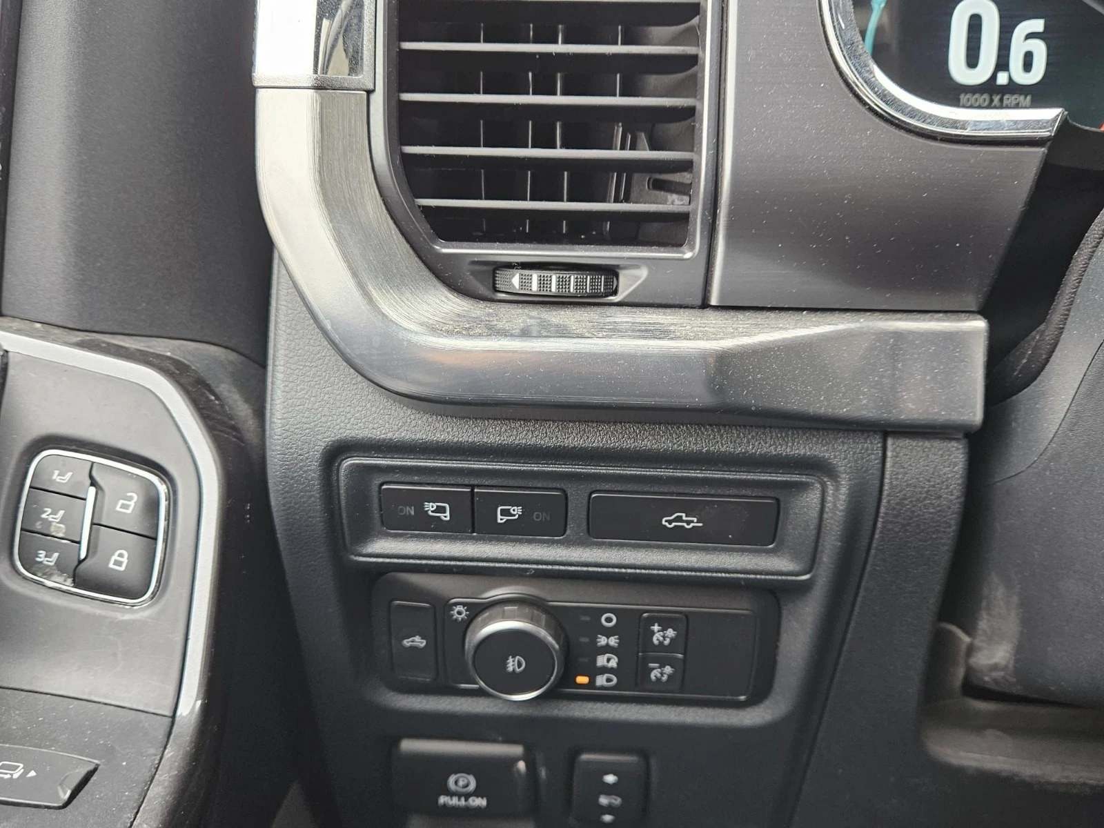 Ford F150 5.0 V8 Fx4 LARIAT, снимка 8 - Автомобили и джипове - 55138427