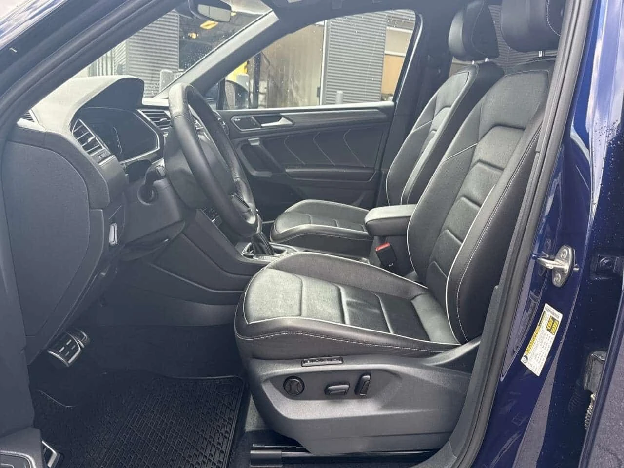 VW Tiguan * Highline R Line 4MOTION ONE OWNER * CARFAX * ЦЕН, снимка 13 - Автомобили и джипове - 55434910