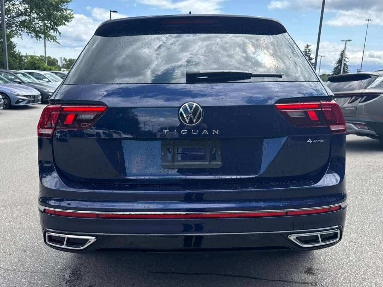 VW Tiguan * Highline R Line 4MOTION ONE OWNER * CARFAX * ЦЕН, снимка 8 - Автомобили и джипове - 55434910