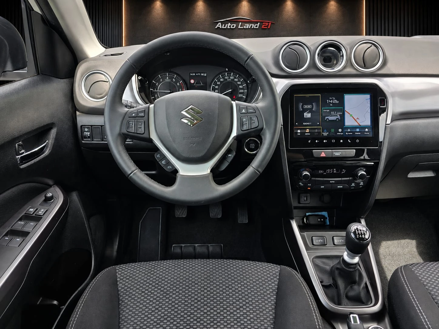 Suzuki Vitara 1.4i* HYBRID* 4x4 ALLGRIP* 15000км, снимка 13 - Автомобили и джипове - 55680809