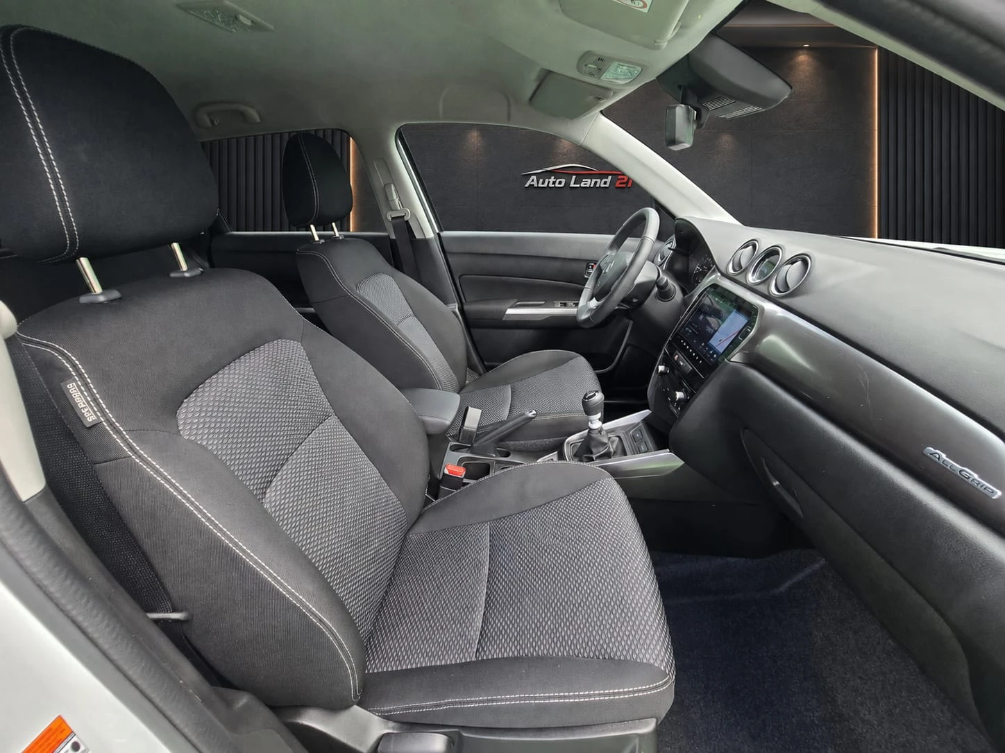 Suzuki Vitara 1.4i* HYBRID* 4x4 ALLGRIP* 15000км, снимка 11 - Автомобили и джипове - 55680809