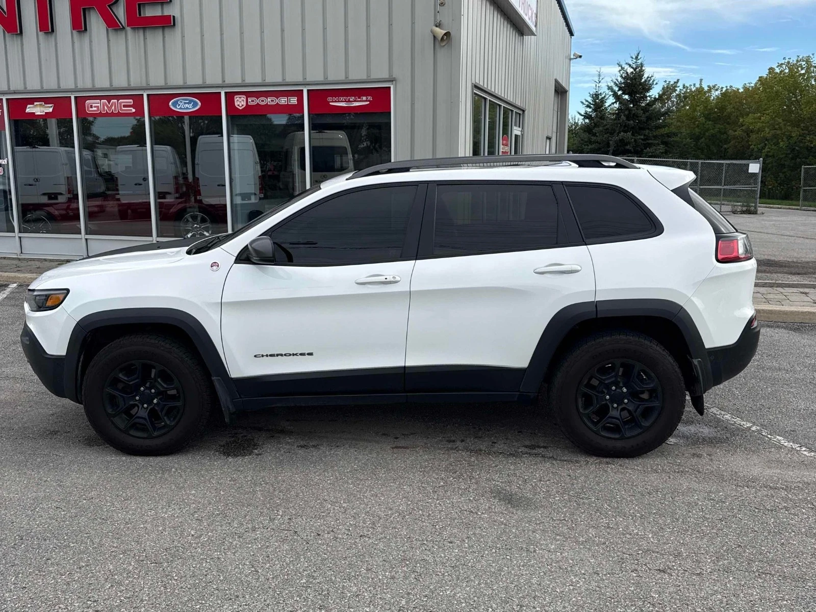 Jeep Cherokee Trailhawk Elite Цена до България & АвтоКредит, снимка 3 - Автомобили и джипове - 56196640